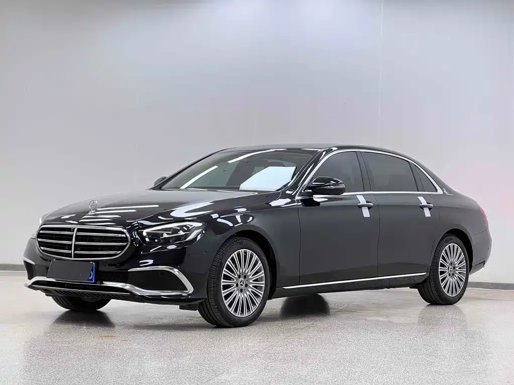 Mercedes-Benz E-Class — фото 1