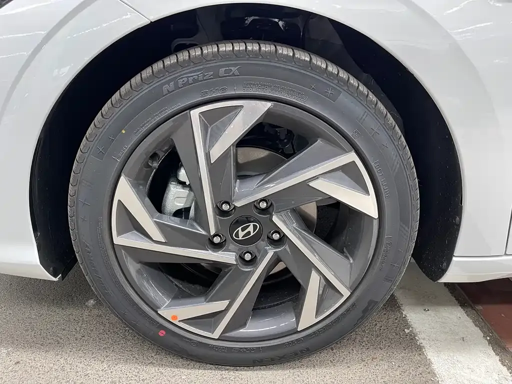 Hyundai Elantra — фото 6