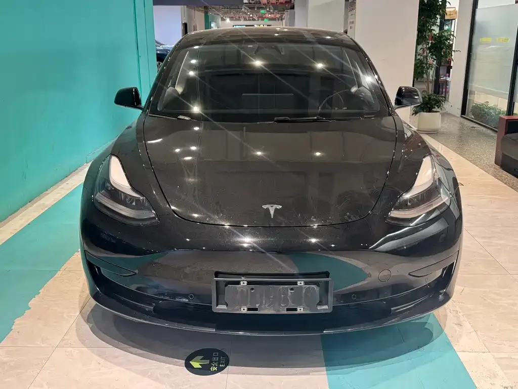 Tesla Model 3 — фото 9