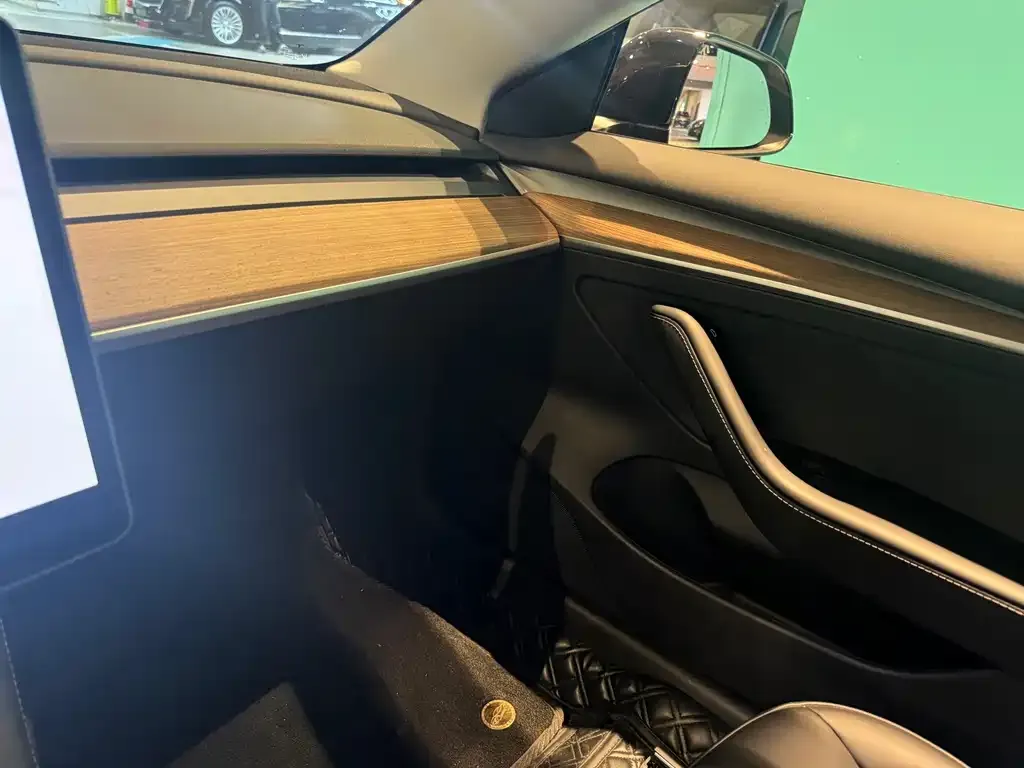 Tesla Model 3 — фото 4
