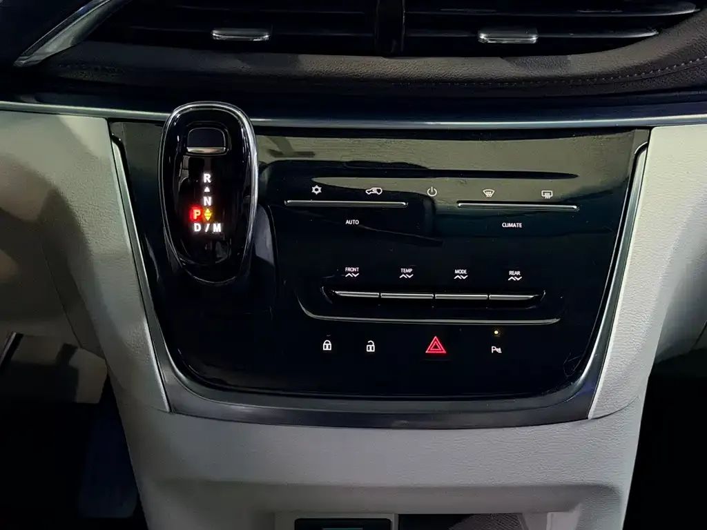 Buick GL8 2023 из CN, фото 3