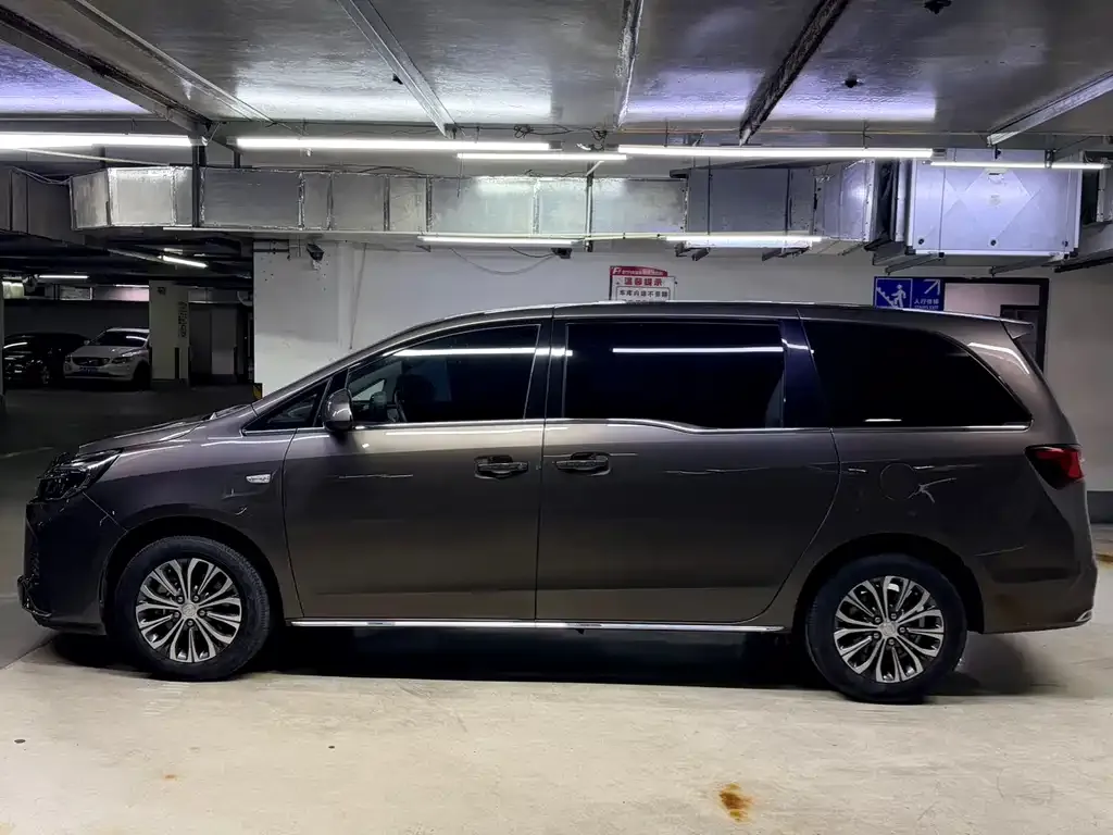 Buick GL8 2023 из CN, фото 7