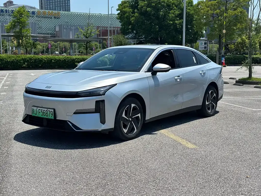 Geely Galaxy L6 — фото 1