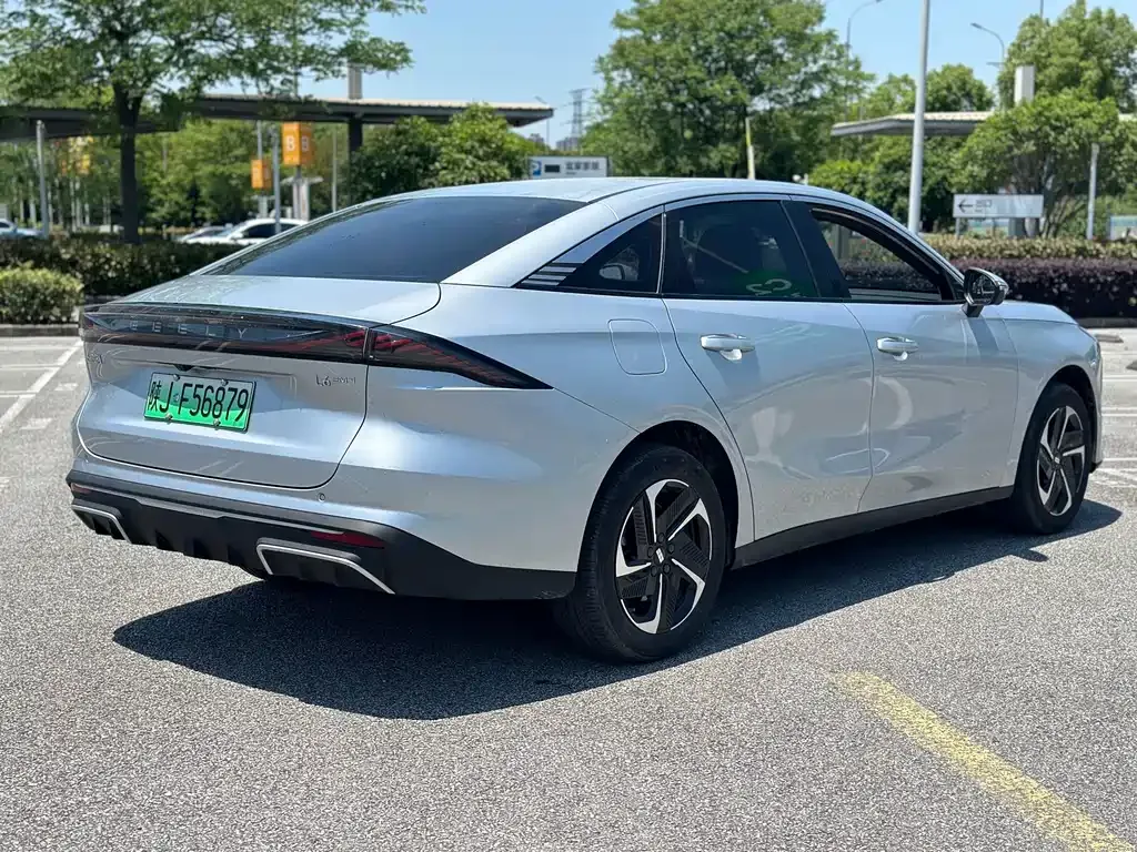 Geely Galaxy L6 — фото 8