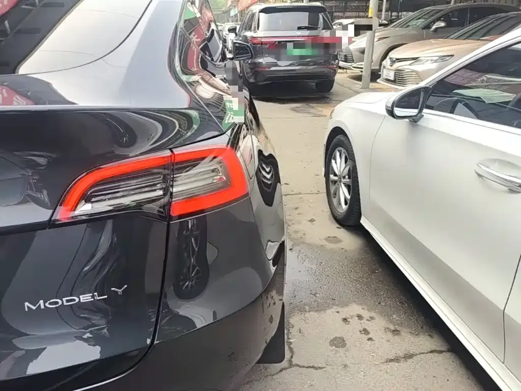 Tesla Model Y — фото 9