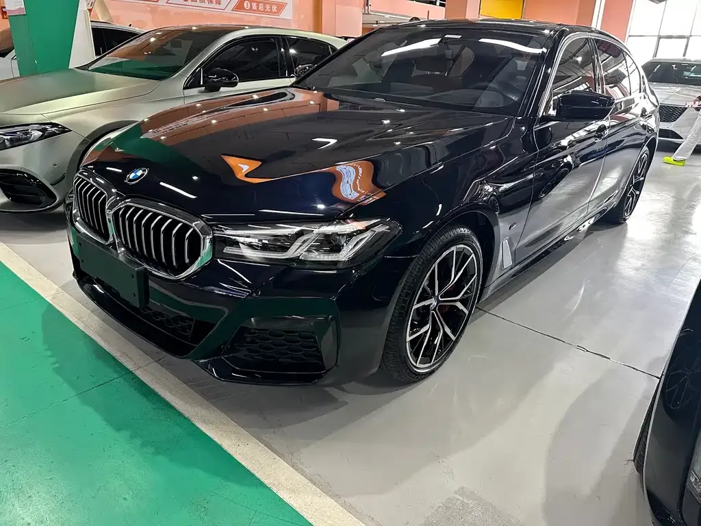 BMW 5 Series — фото 1