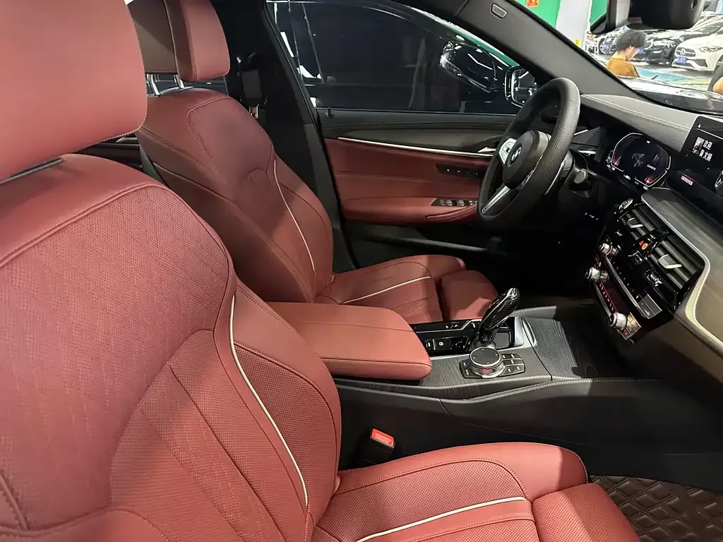 BMW 5 Series — фото 10