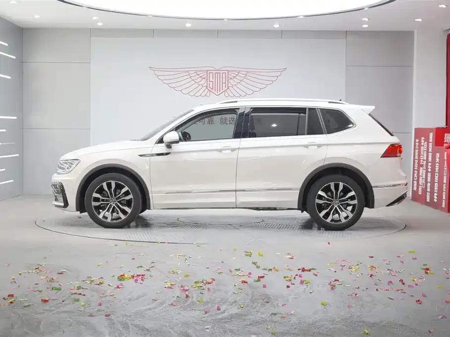 Volkswagen Tiguan L — фото 8