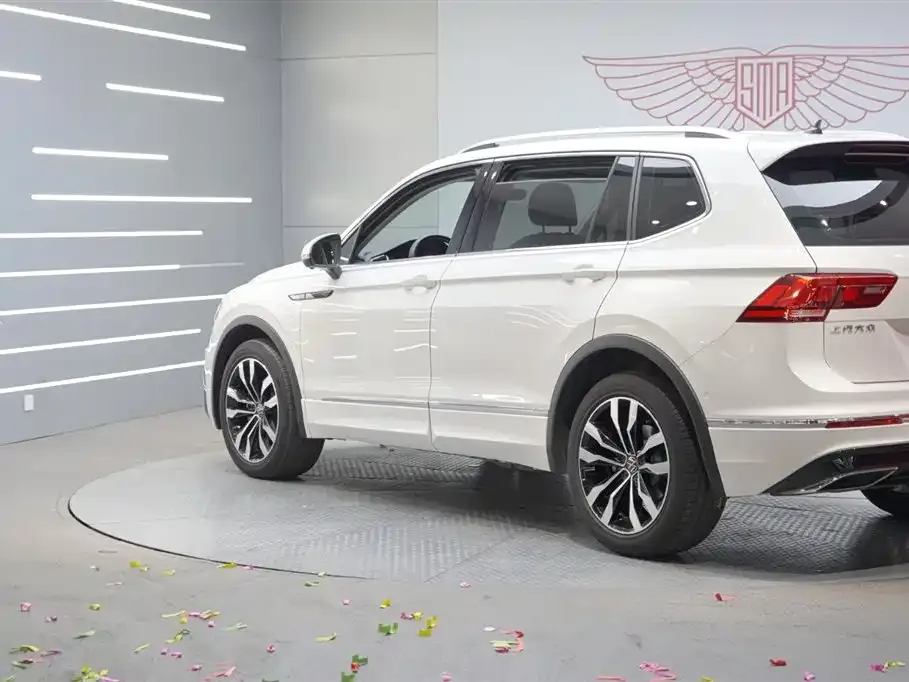 Volkswagen Tiguan L — фото 6