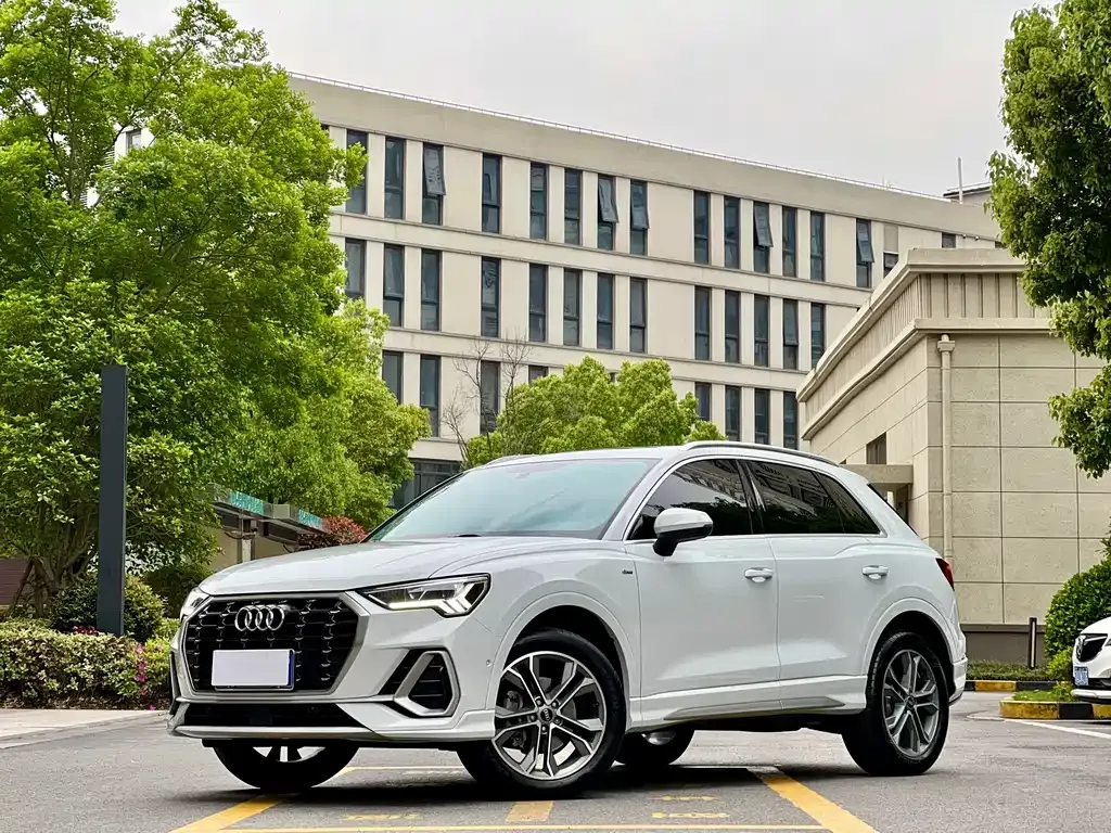 Audi Q3 — фото 1