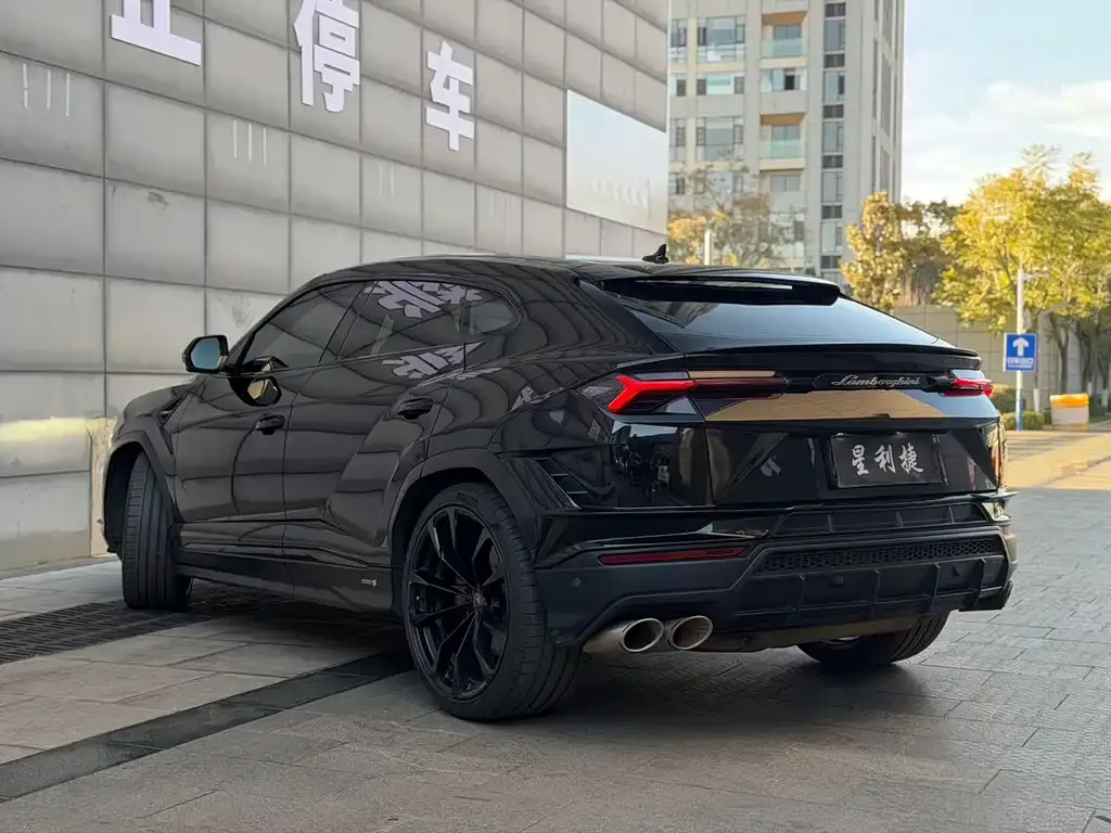 Lamborghini Urus — фото 8