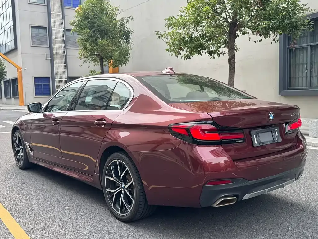 BMW 5 Series — фото 10