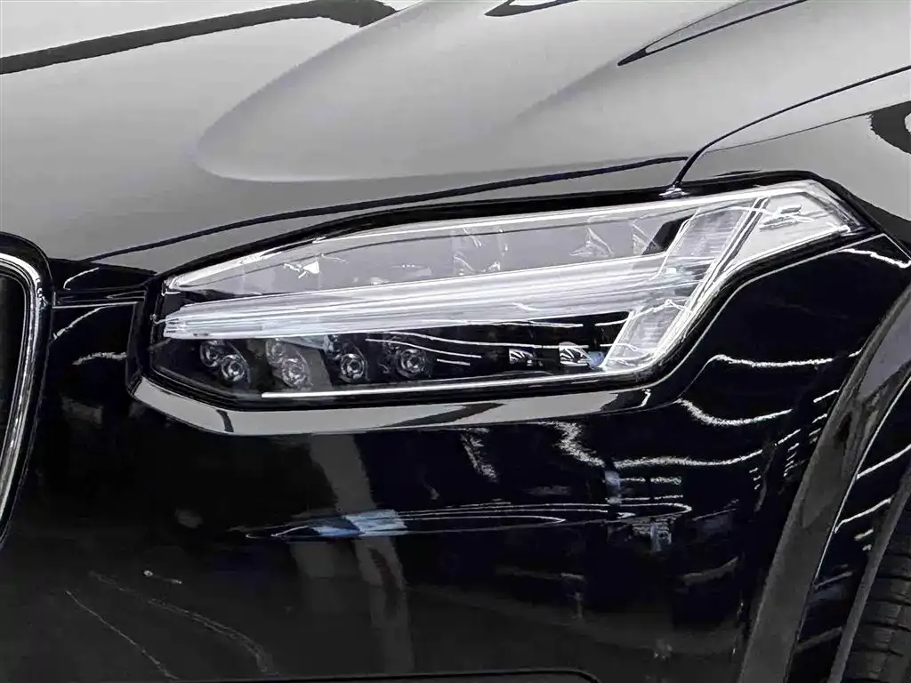 Volvo XC90 — фото 10