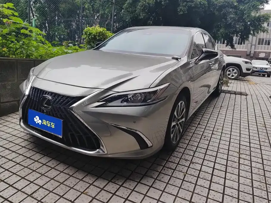 Lexus ES — фото 1