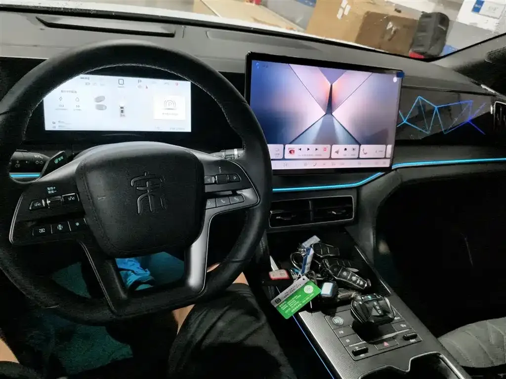 BYD L DM-i — фото 4