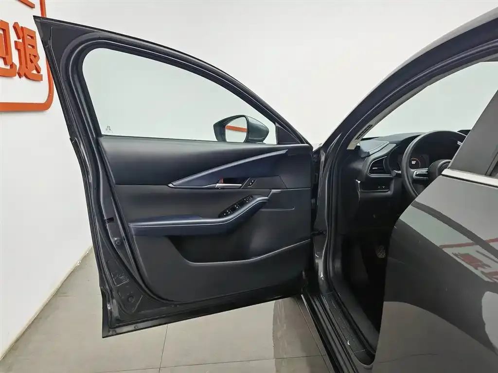 Mazda CX-30 2022 из CN, фото 9