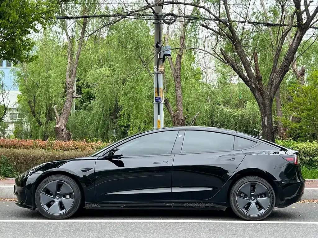 Tesla Model 3 — фото 10
