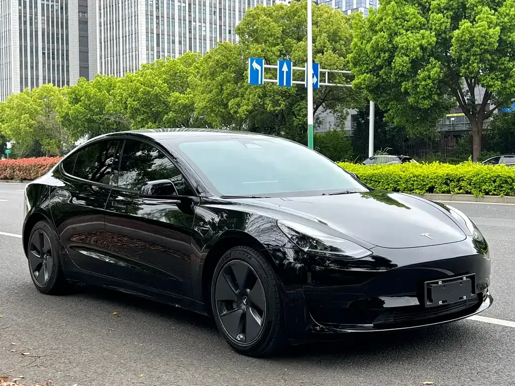 Tesla Model 3 — фото 9
