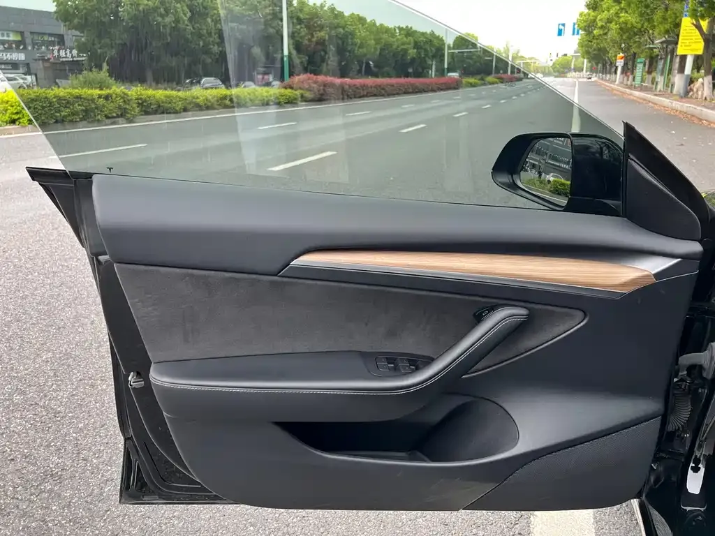 Tesla Model 3 — фото 3
