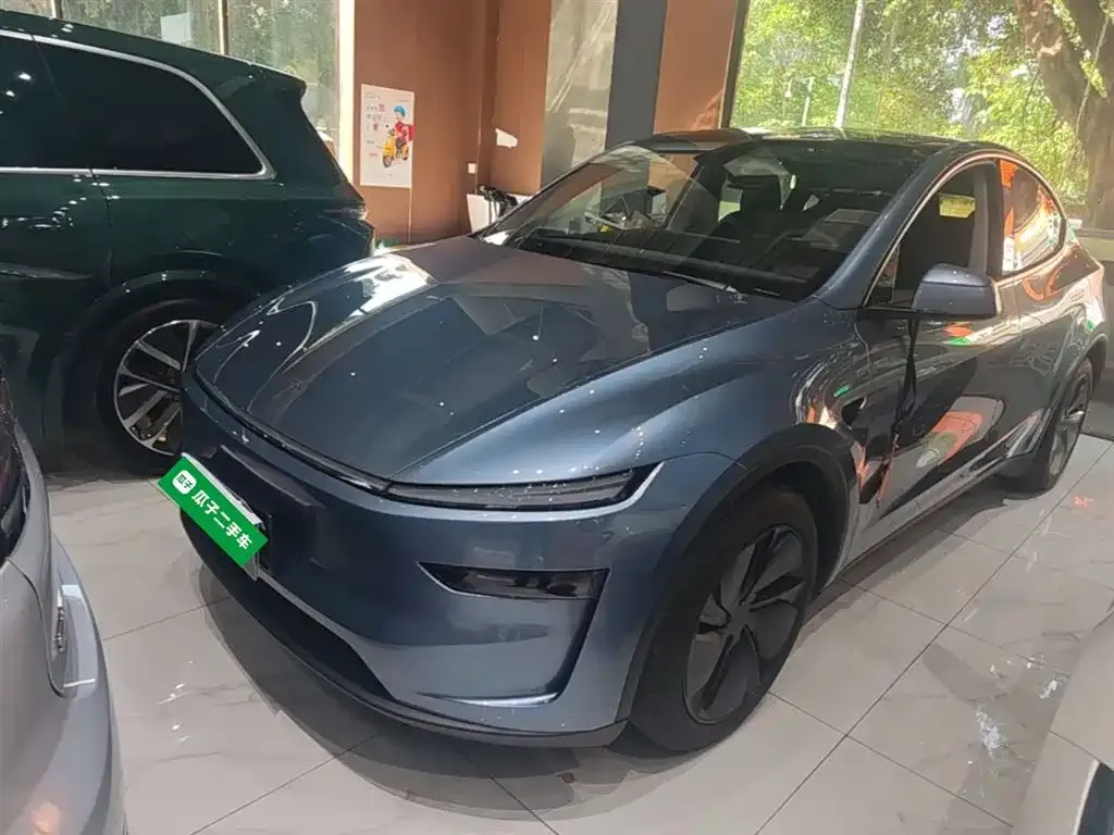 Tesla Model Y — фото 10