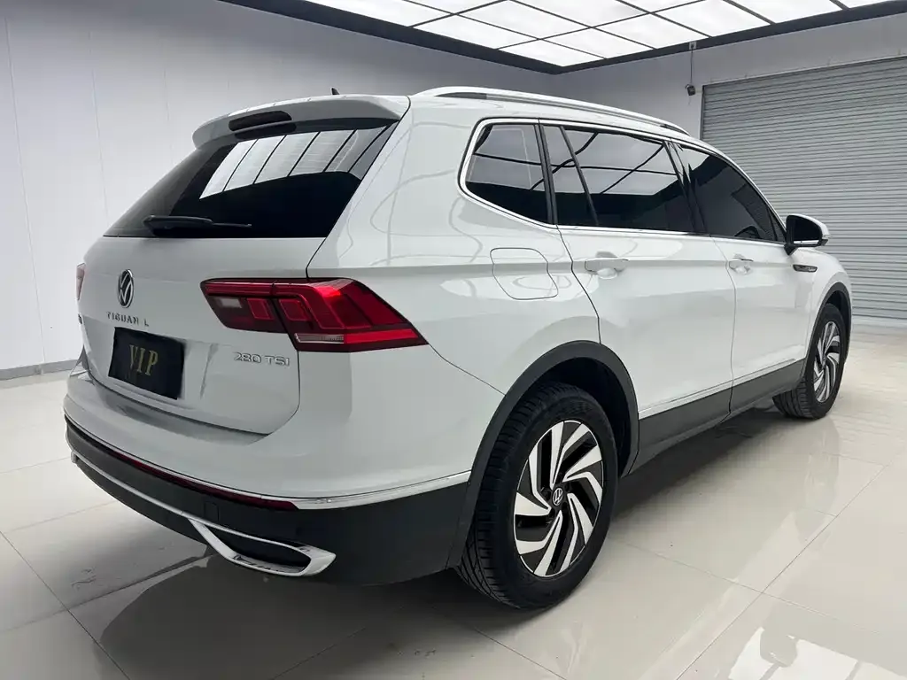 Volkswagen Tiguan L — фото 6