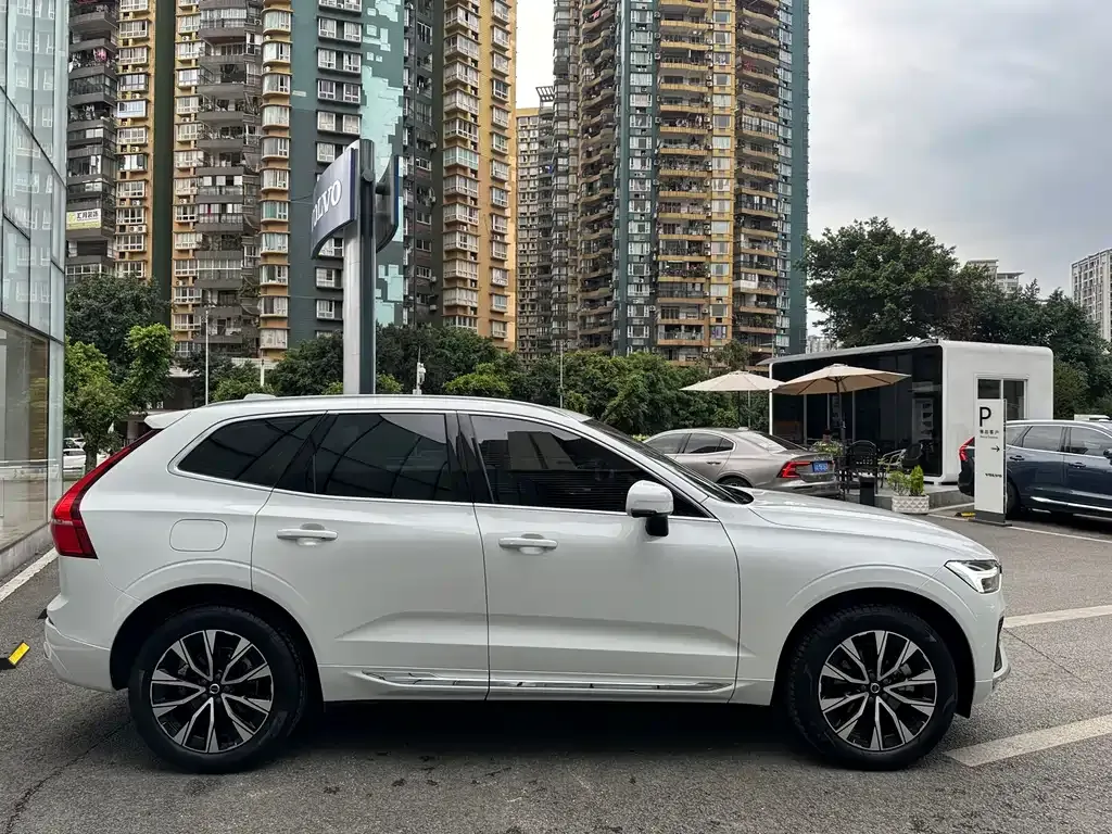 Volvo XC60 — фото 10