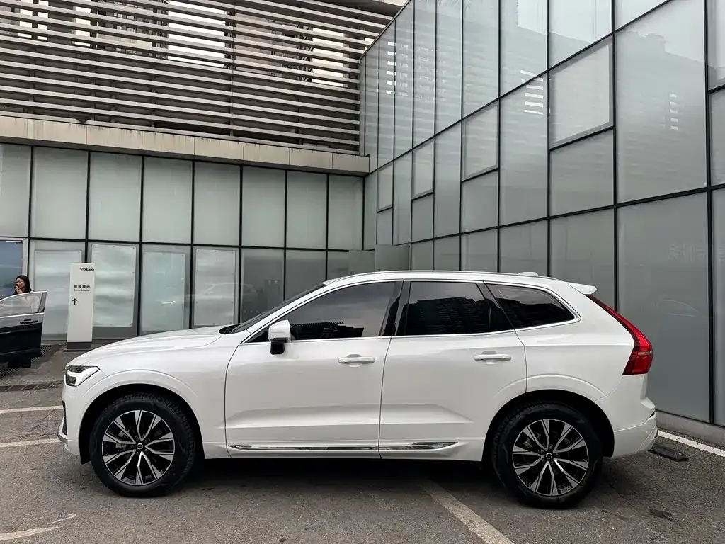 Volvo XC60 — фото 7
