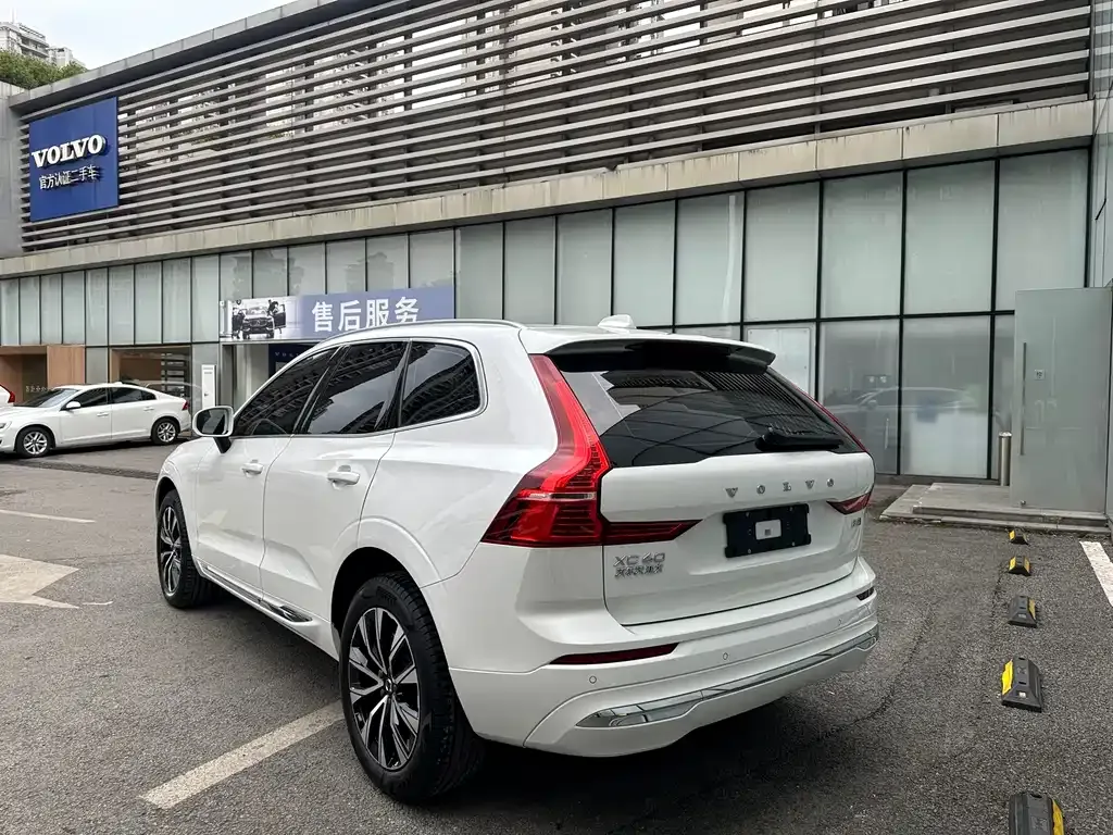 Volvo XC60 — фото 8