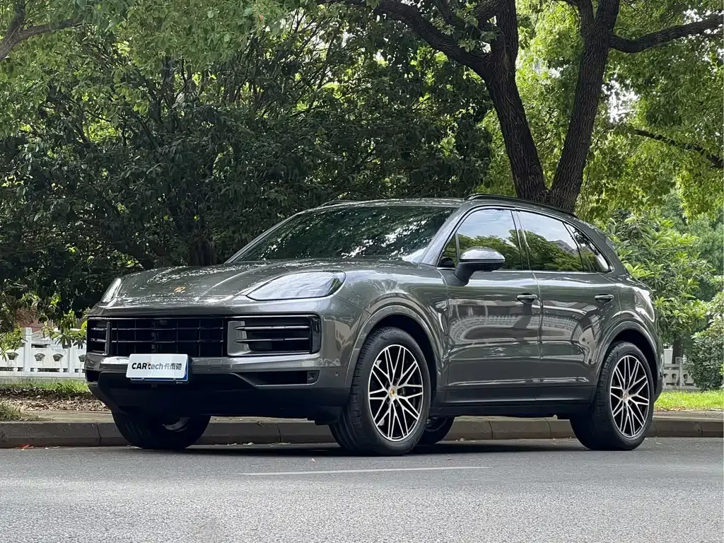 Porsche Cayenne — фото 1