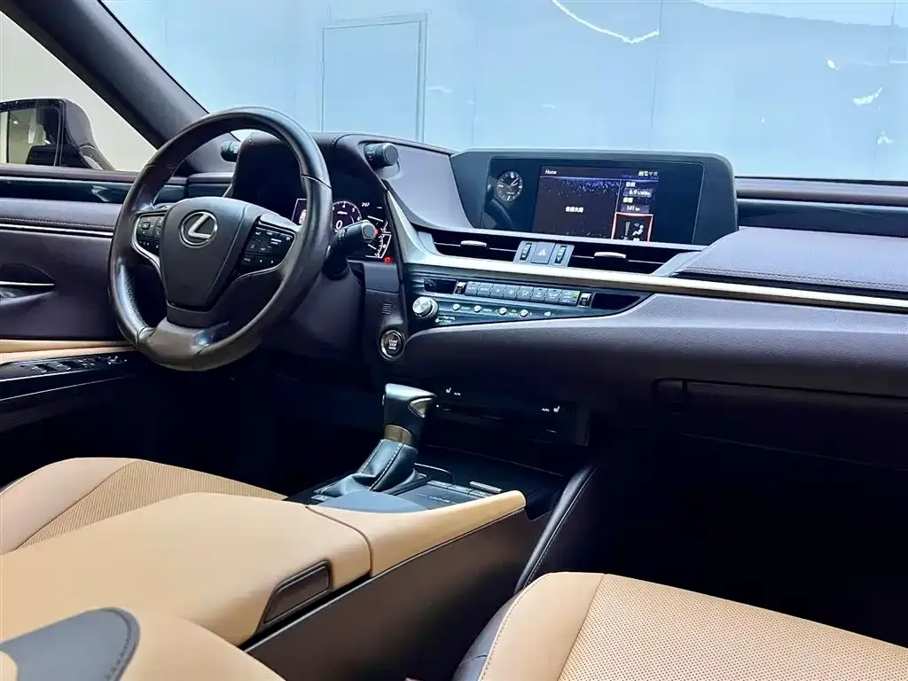 Lexus ES — фото 1