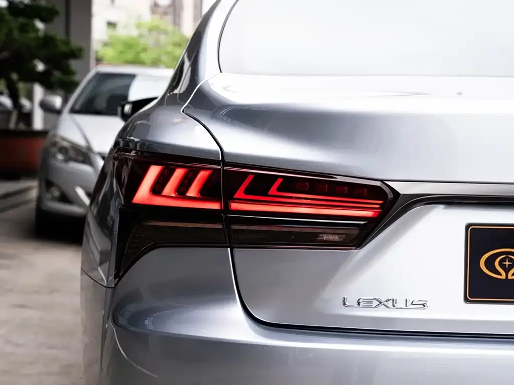 Lexus LS — фото 5
