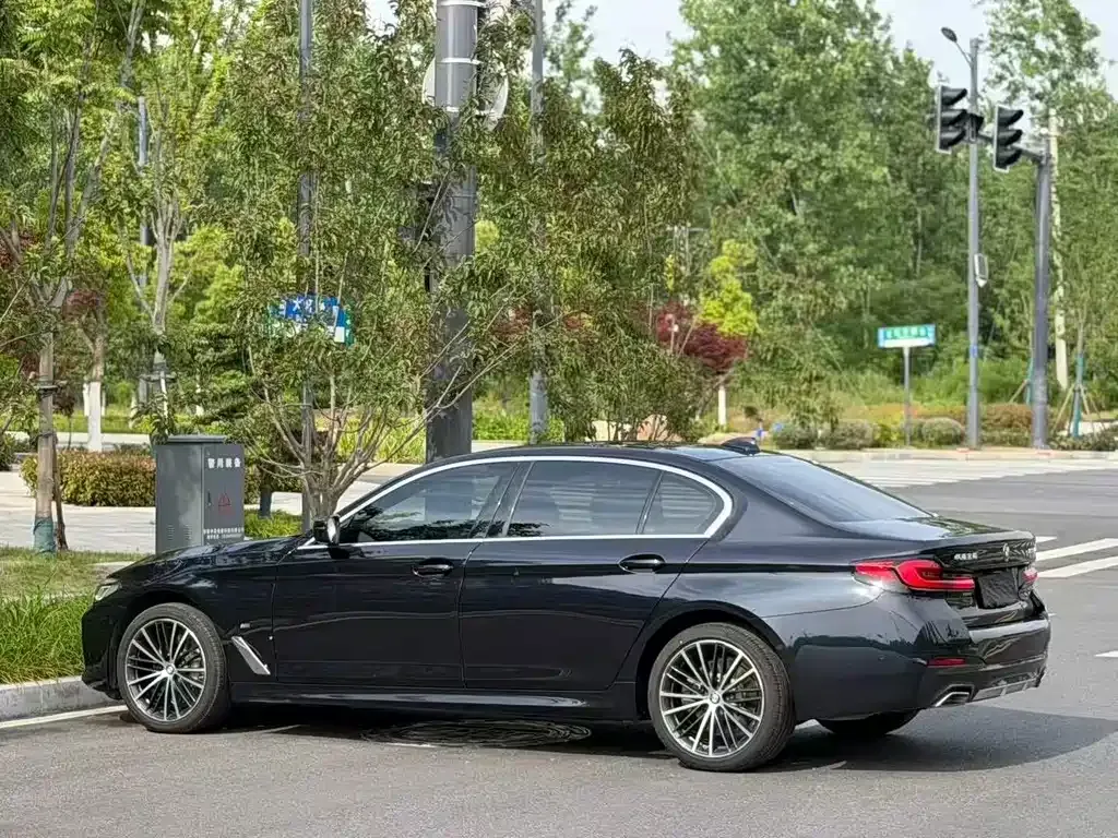 BMW 5 Series — фото 9