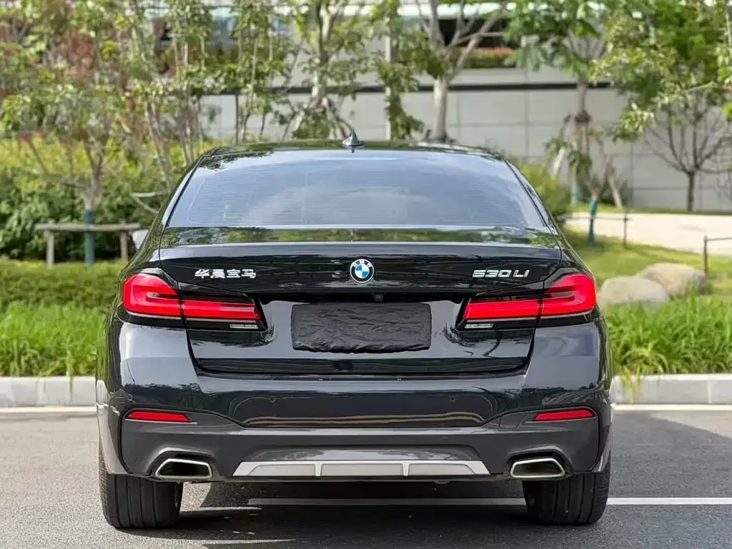 BMW 5 Series — фото 7