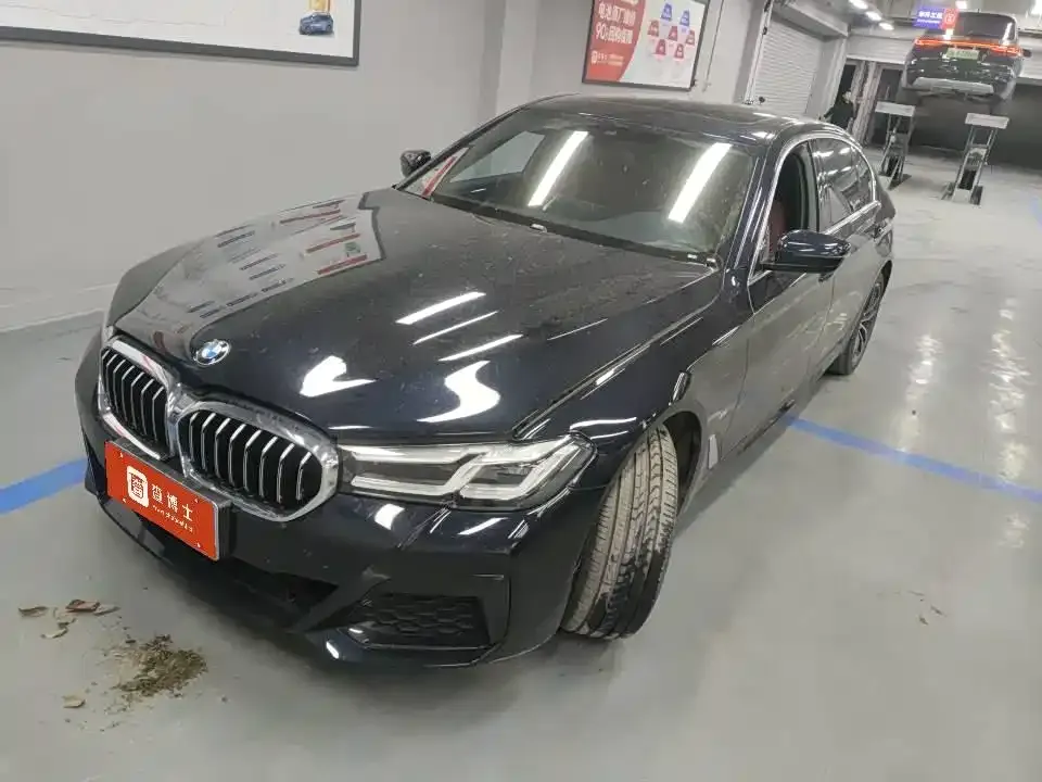 BMW 5 Series — фото 1