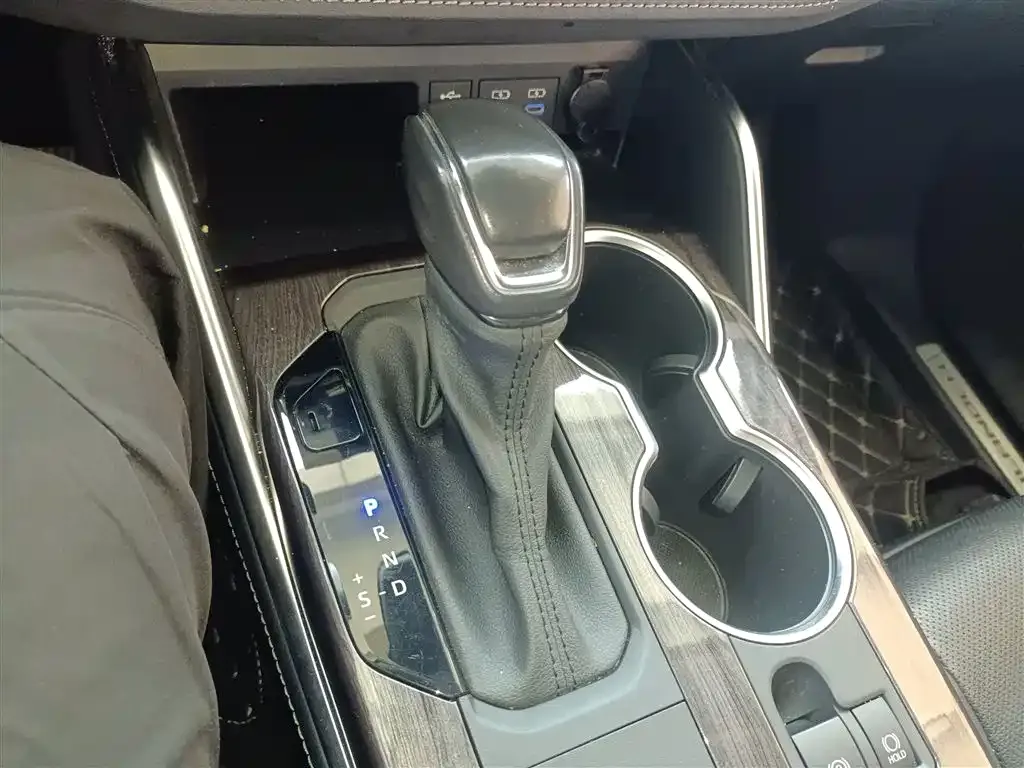 Toyota Highlander — фото 10