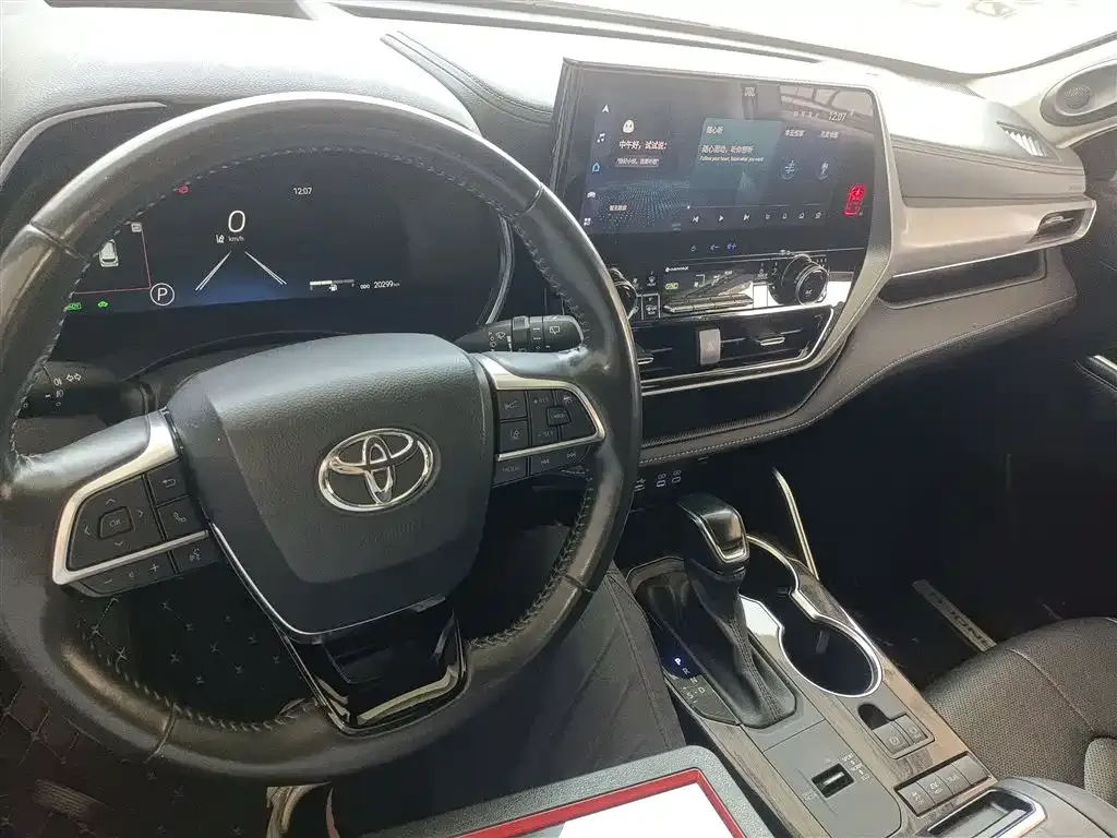 Toyota Highlander — фото 9
