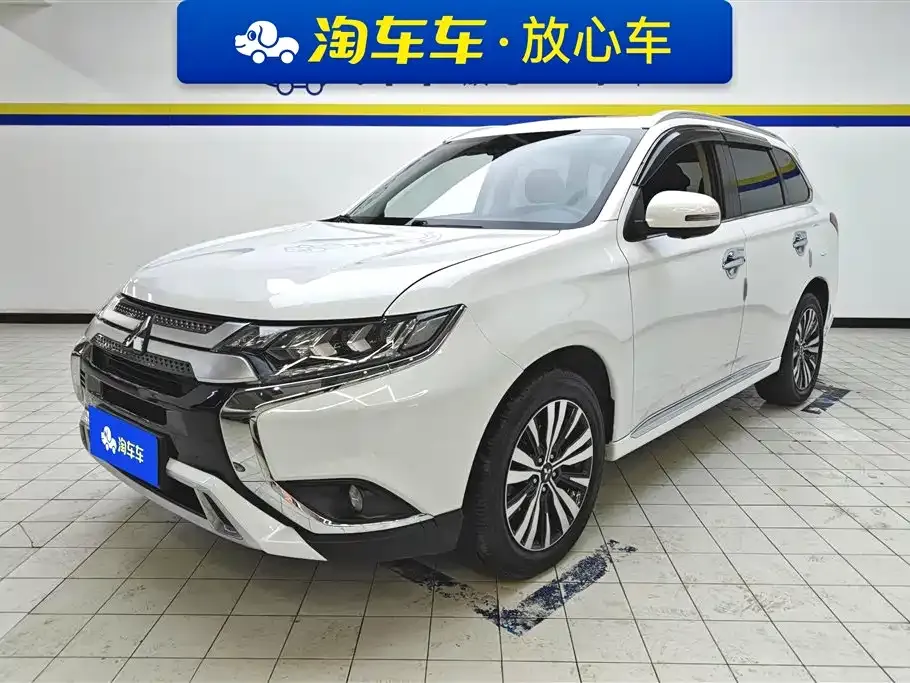 Mitsubishi Outlander — фото 1