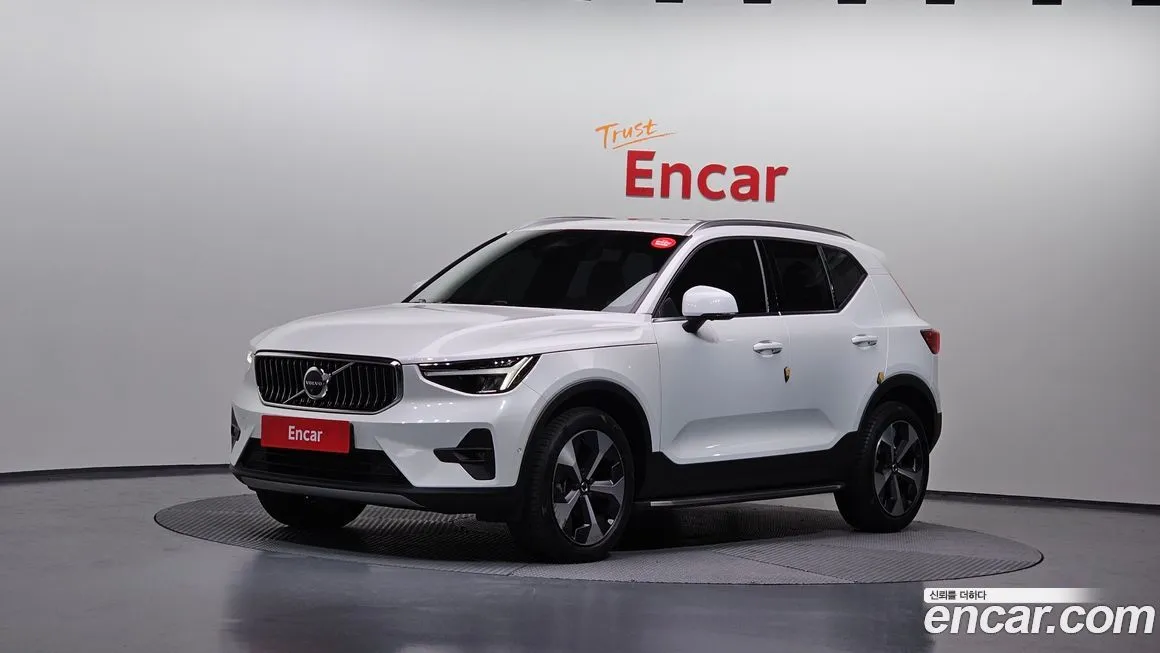 Volvo XC40 — фото 1