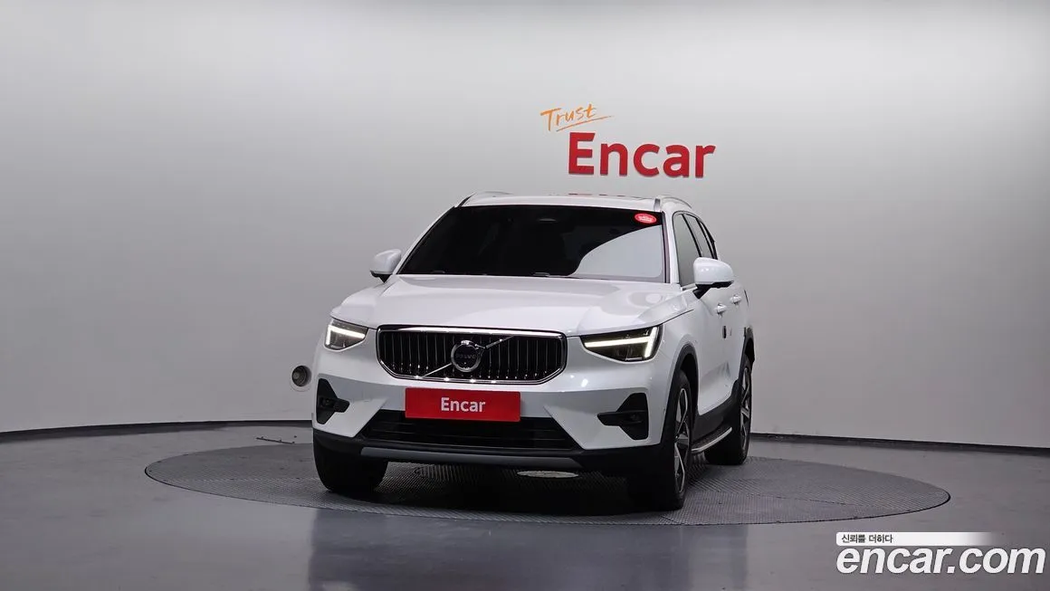 Volvo XC40 — фото 4