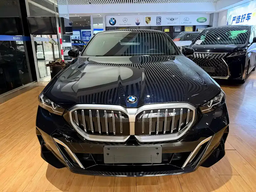 BMW 5 Series — фото 10
