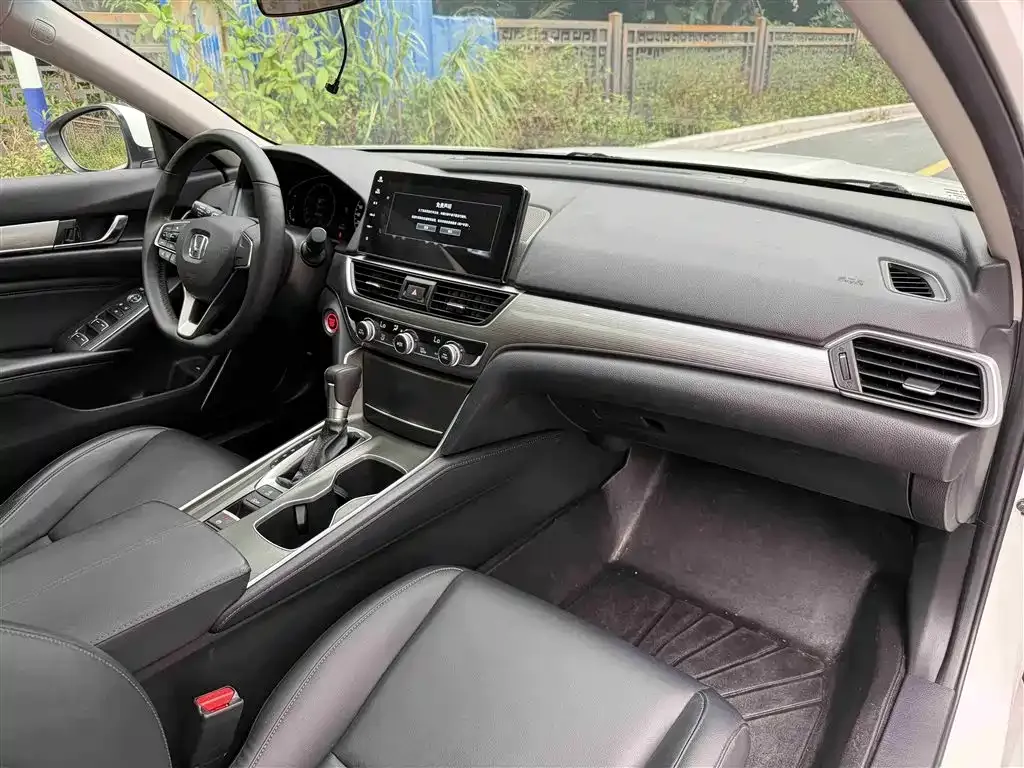 Honda Accord — фото 8