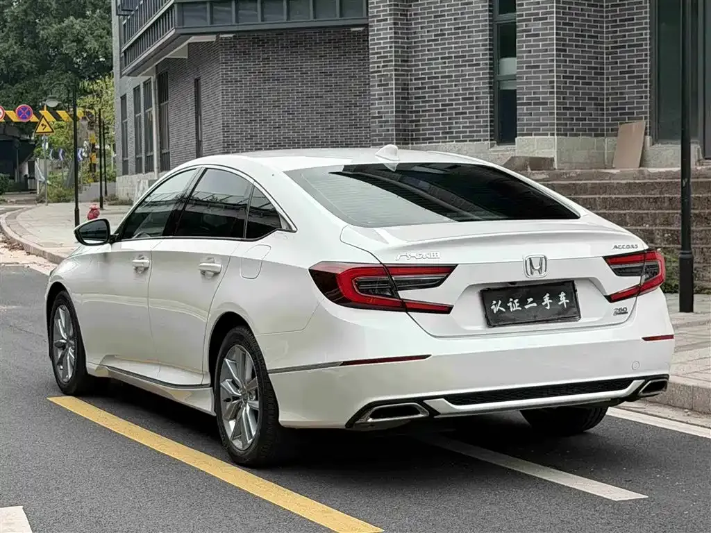 Honda Accord — фото 9