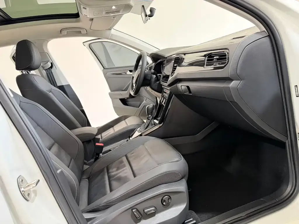 Volkswagen T-Roc 2023 из CN, фото 4