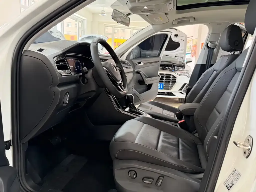 Volkswagen T-Roc 2023 из CN, фото 9