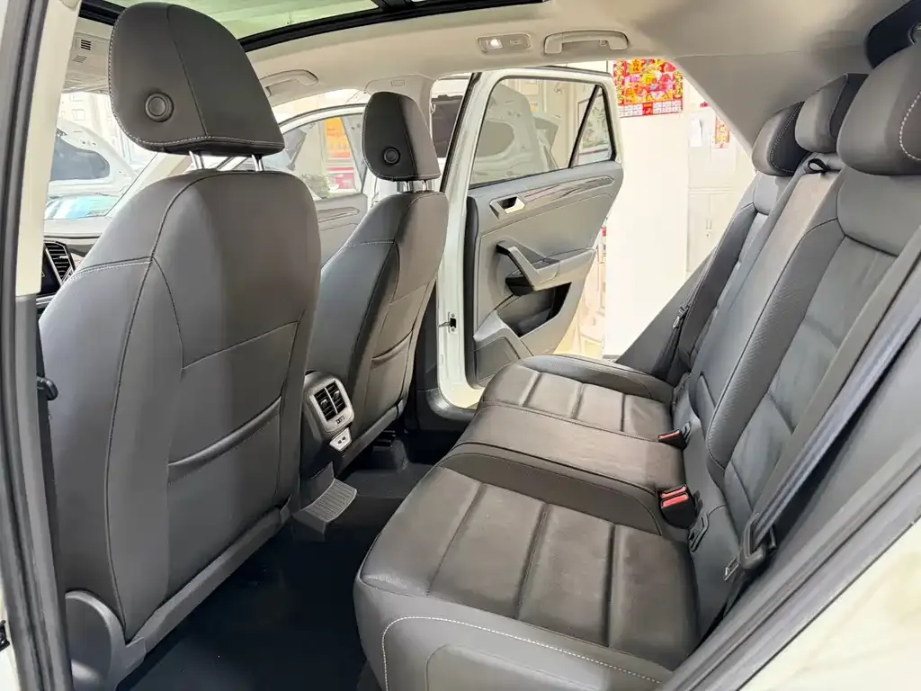 Volkswagen T-Roc 2023 из CN, фото 7