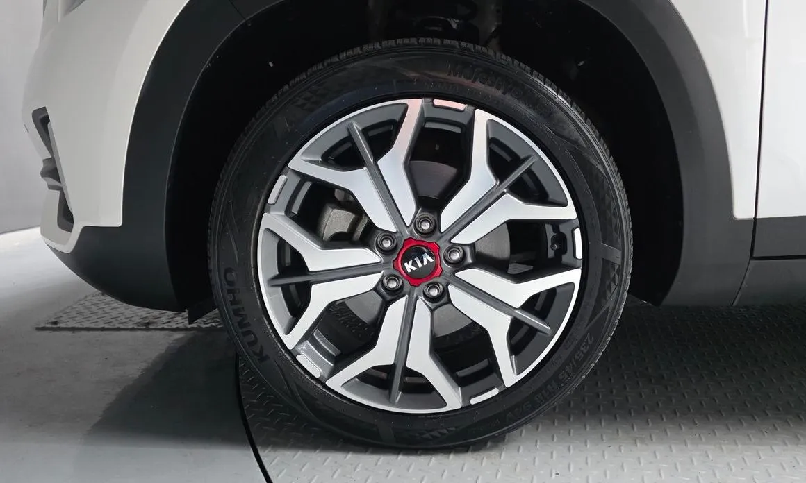 Kia Seltos — фото 7