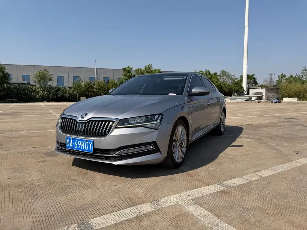 Skoda Superb — фото 1