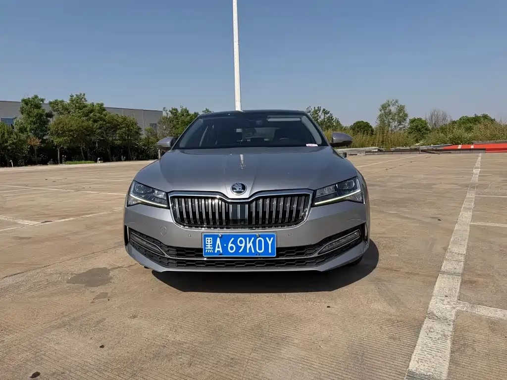 Skoda Superb — фото 9