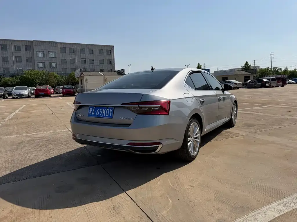 Skoda Superb — фото 6