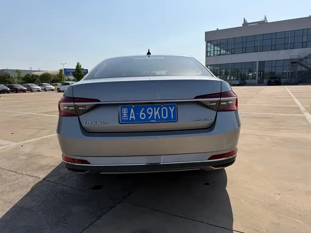 Skoda Superb — фото 7